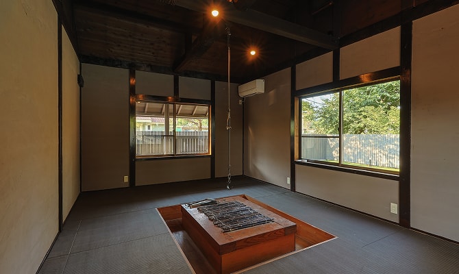 囲炉裏がある部屋